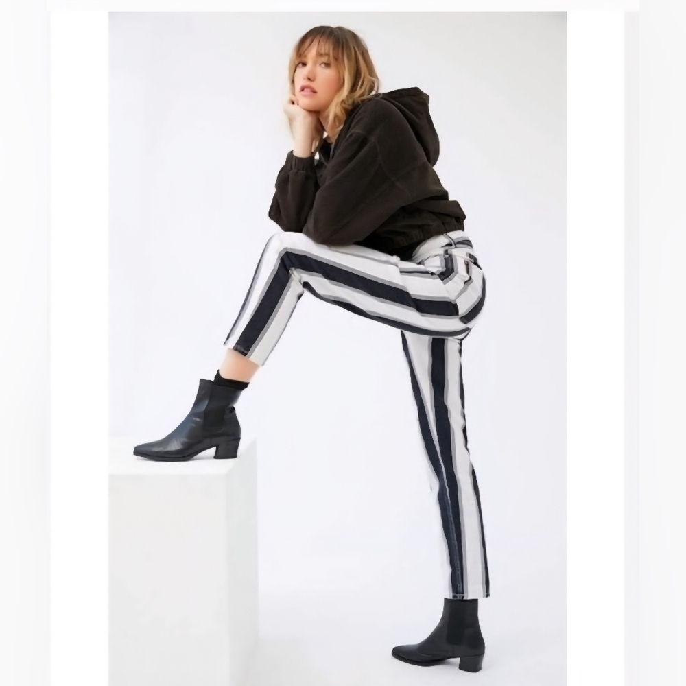 BDG Urban Outfitters Black & White Striped Mom Jeans Sz 27 grunge skater school